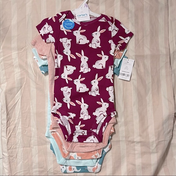 Carter’s 5 Piece Onesies with 3 snap Buttons - Picture 5 of 7